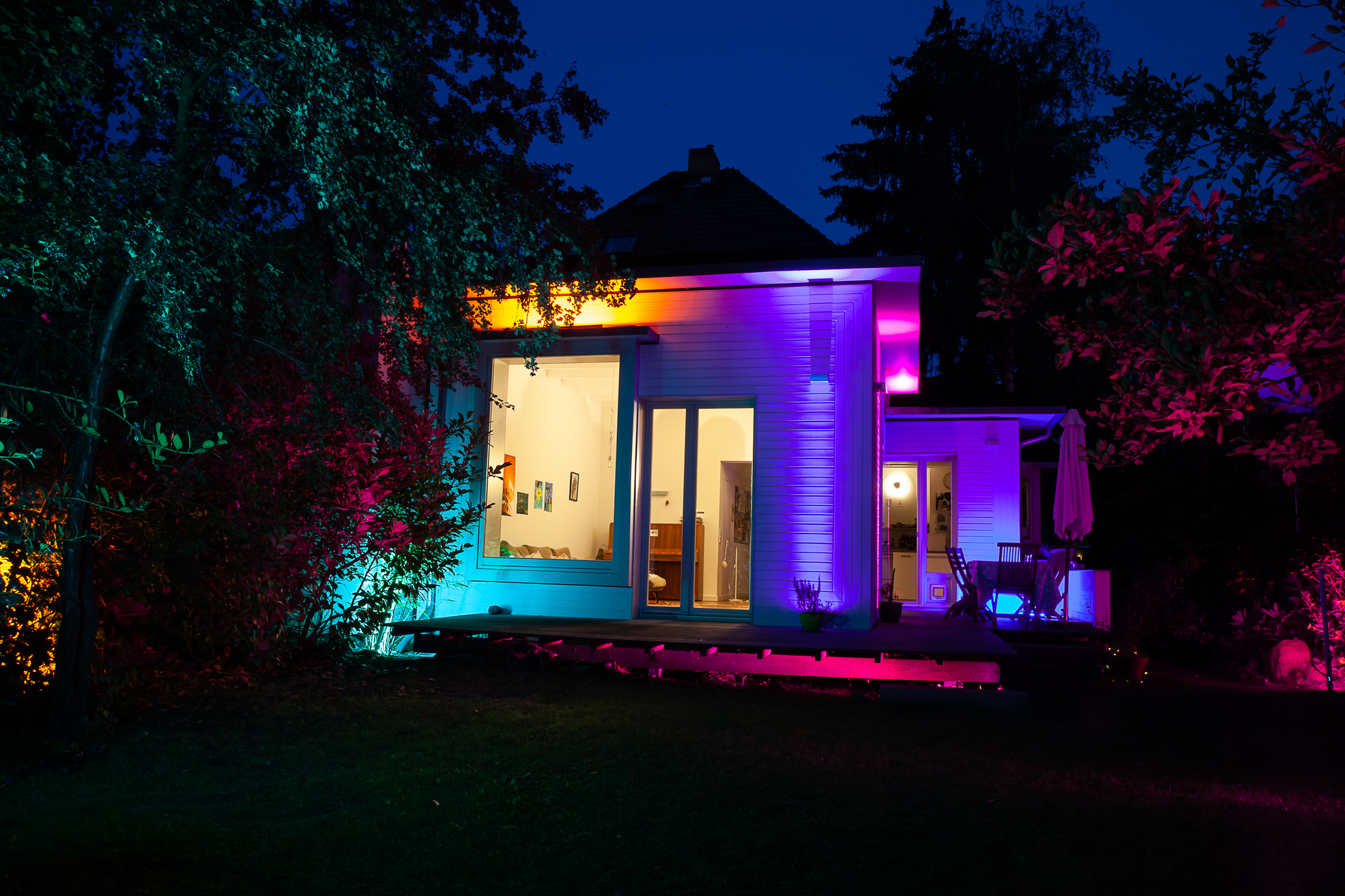 Smart outdoor luminaires LEDVANCE