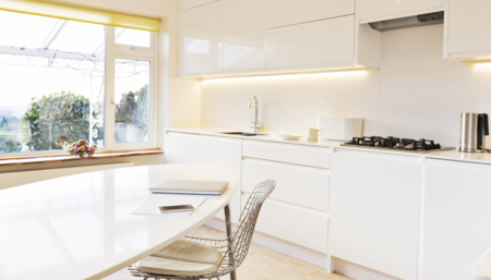 Mobile undercabinet luminaires