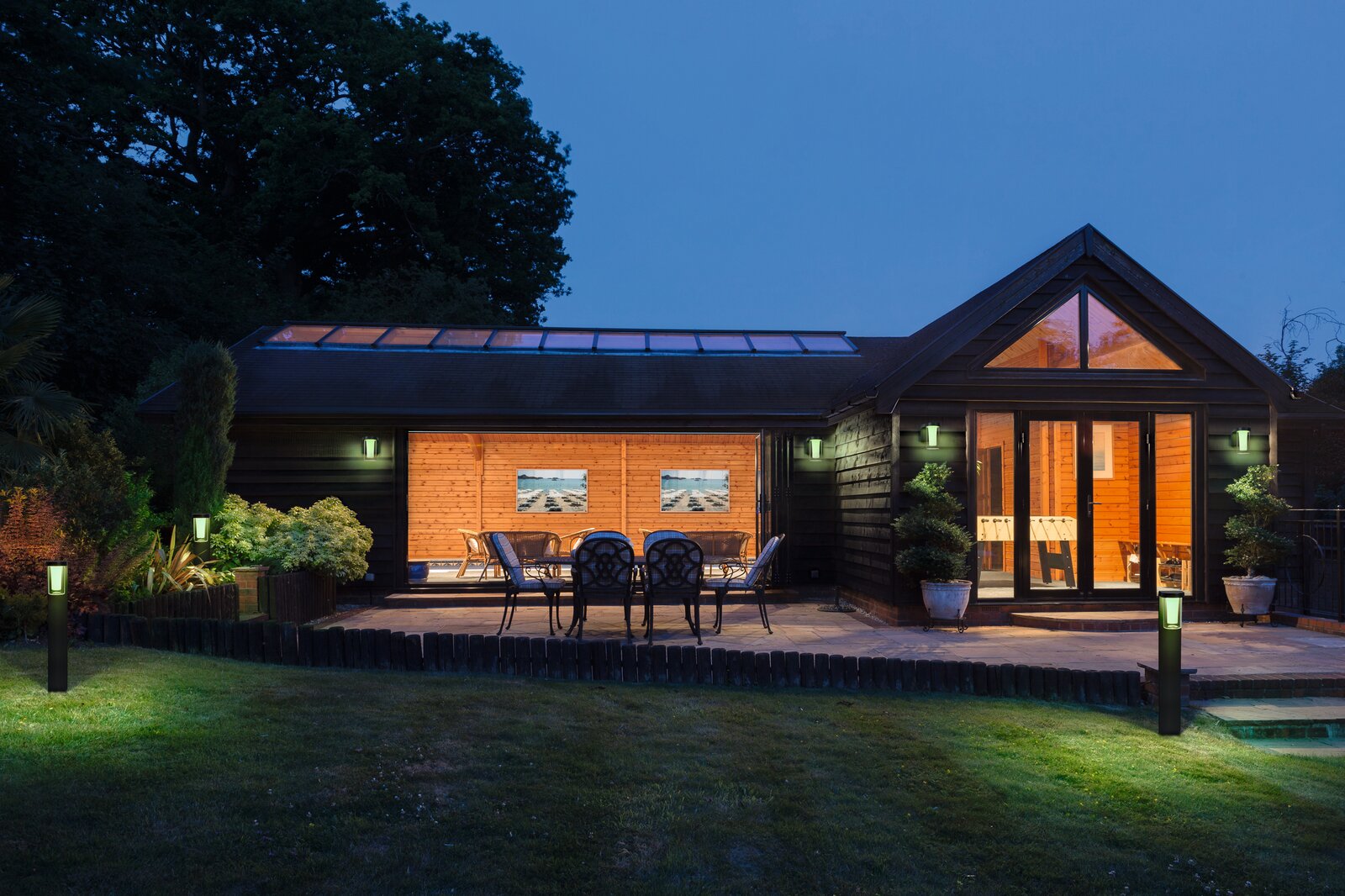 Smart outdoor luminaires LEDVANCE