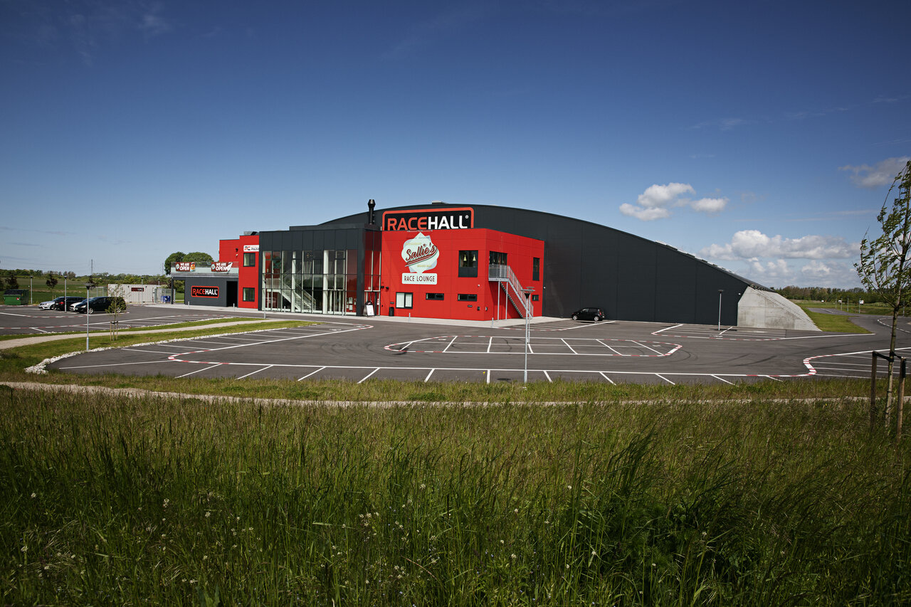 RACEHALL, the world’s larges indoor go-kart racing track freshly equipped with LEDVANCE LED luminaires