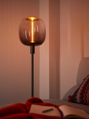 Met de DECOR STICK FLOOR E27 armaturen kunnen gebruikers hun interieur verlevendigen met elegante armaturen die zowel opvallend als veelzijdig zijn