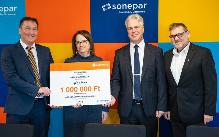 1 millió forintot adományozott a Bárka Alapítványnak a LEDVANCE