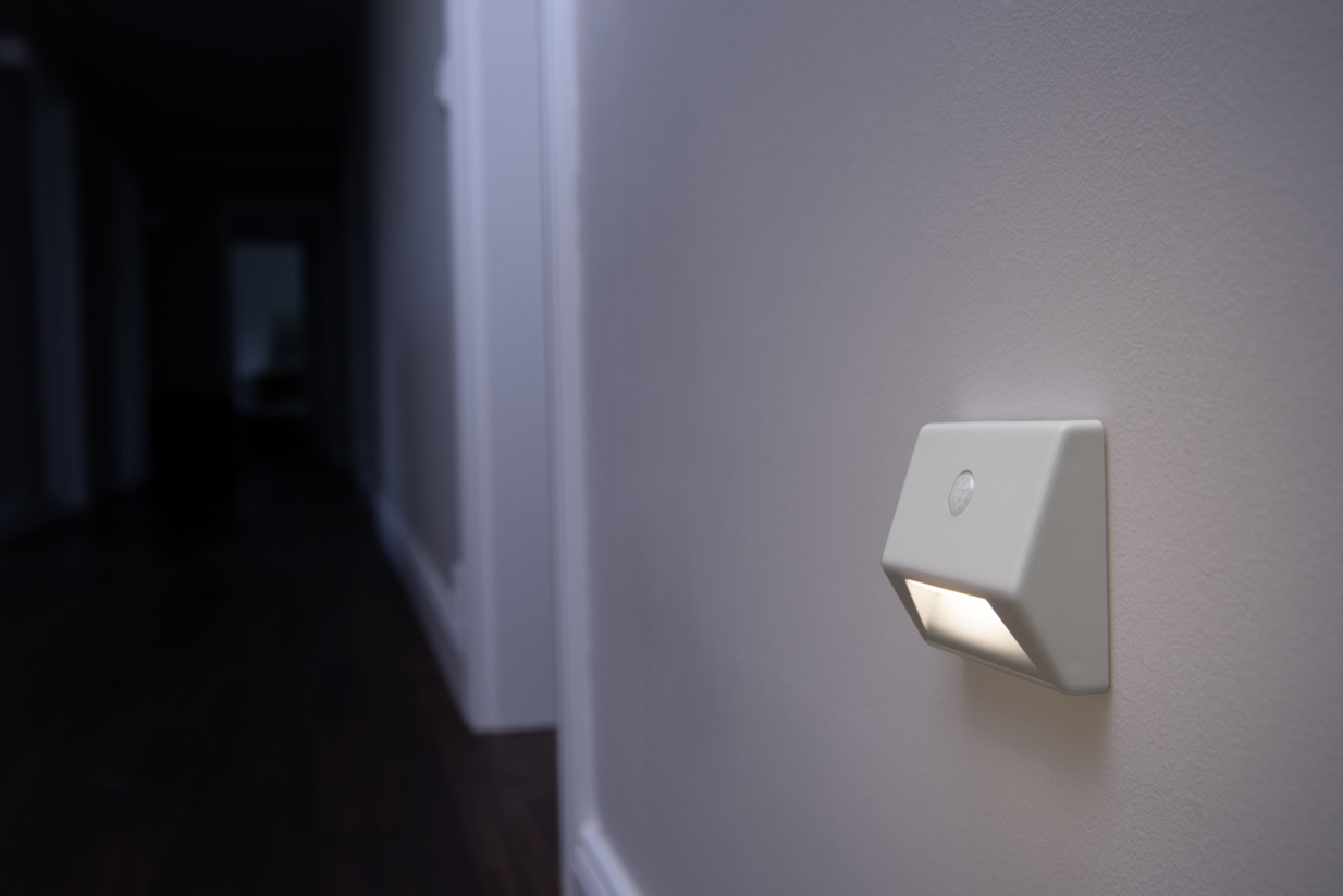 Battery-powered multifunctional luminaires with sensor