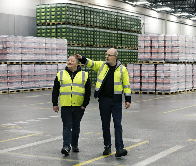 Michael Hansson von Kvalitek (links) und Jesper Larsen von Carlsberg (rechts)