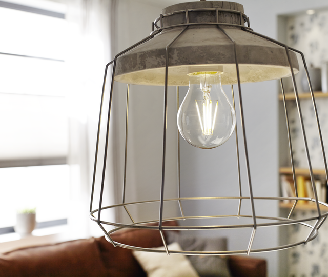 Die Retrofits mit länglichen LED-Fäden als Lichtquelle