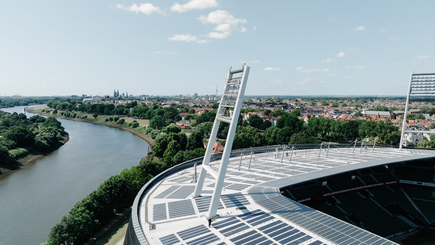 Bei der Umsetzung wurde Wert darauf gelegt, die ikonischen Flutlichtmasten des Weserstadions als Wahrzeichen zu erhalten und in das nachhaltige Lichtkonzept von LEDVANCE einzubinden. 