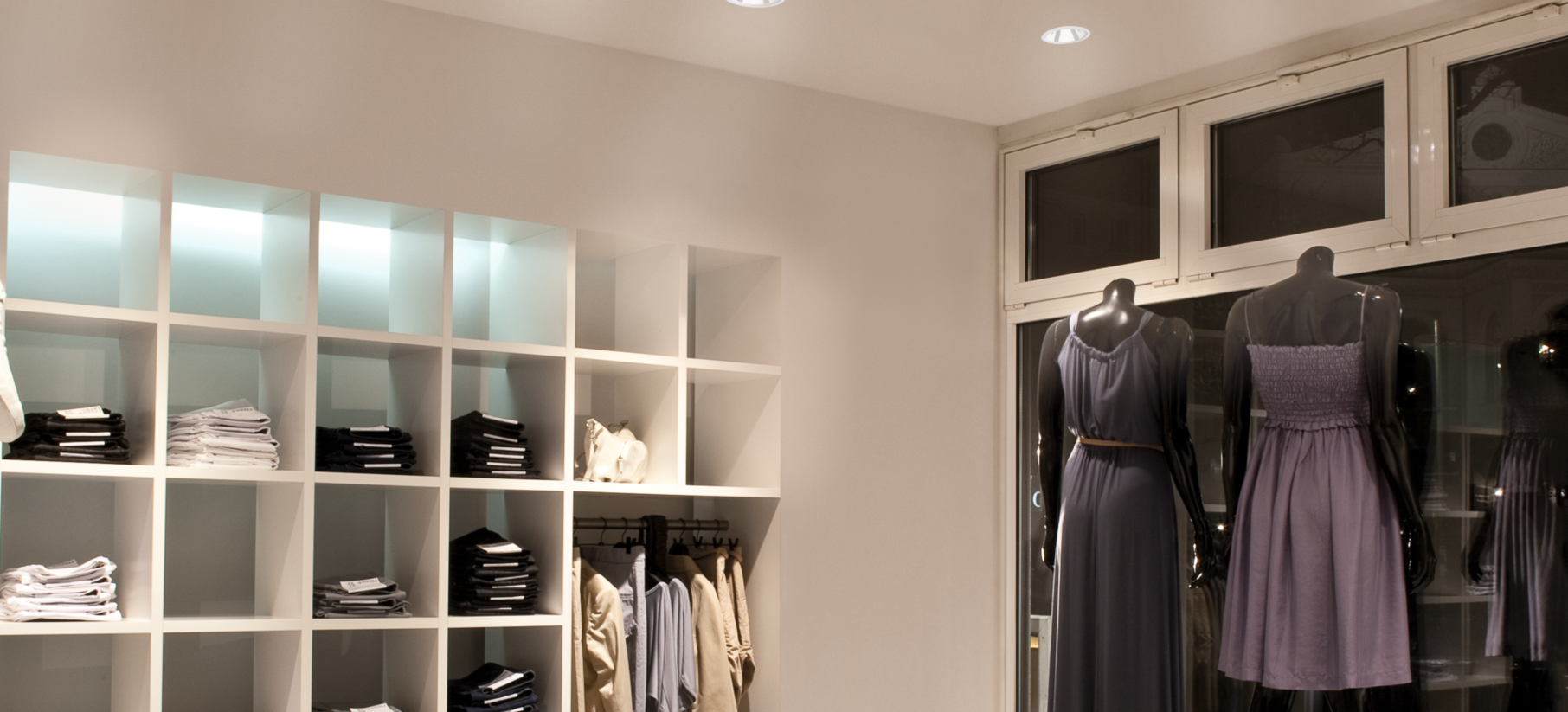 Focus light for online cloth shop