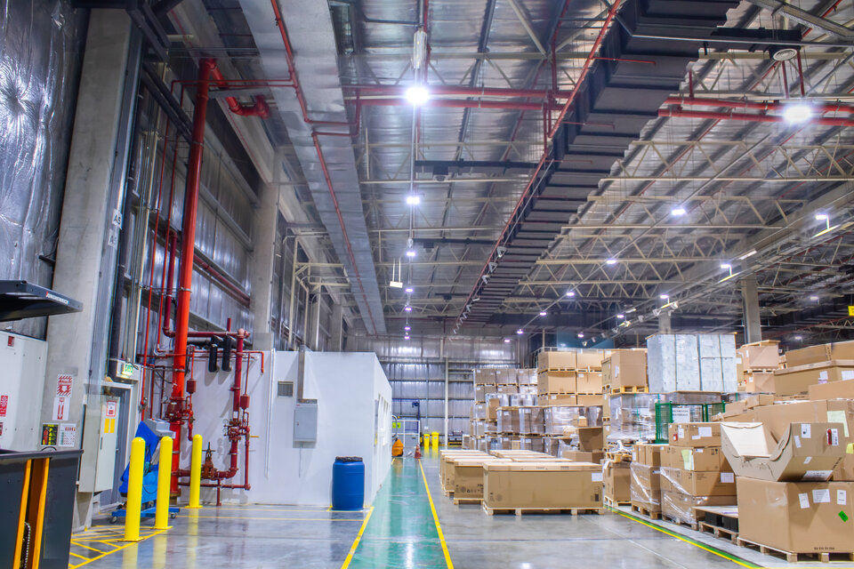 New lighting at Mercedes-Benz logistics center